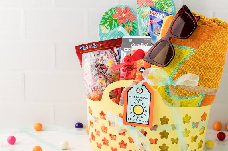 15+ Best Summer Gift Basket Ideas for Adults